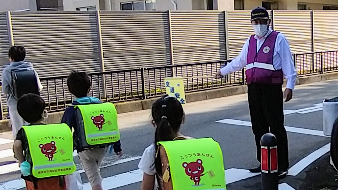 写真：子供の見守り活動